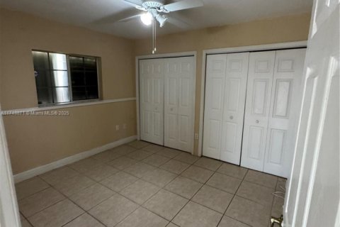 House in Miami, Florida 4 bedrooms, 198.16 sq.m. № 1860257 - photo 13
