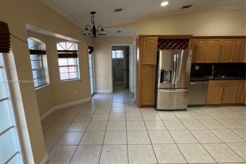 House in Miami, Florida 4 bedrooms, 198.16 sq.m. № 1860257 - photo 10