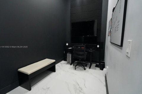 Купить коммерческую недвижимость в Дорал, Флорида № 1969826 - фото 6