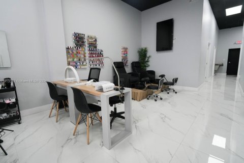 Купить коммерческую недвижимость в Дорал, Флорида № 1969826 - фото 16