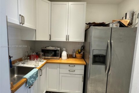 Commercial property in Miami, Florida № 2383137 - photo 24