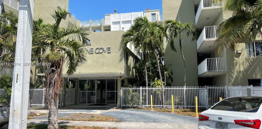 Immobilier commercial à Miami, Floride 1 chambre, 52.21 m2 № 1976942