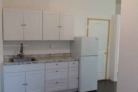 Снять в аренду коммерческую недвижимость в Хомстед, Флорида 1 спальня, 228.82м2, № 1887683 - фото 7