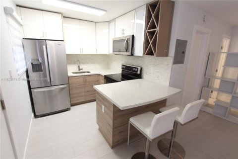 Condo in Coral Gables, Florida  № 1788806 - photo 4