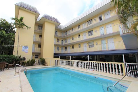 Condo in Coral Gables, Florida  № 1788806 - photo 1
