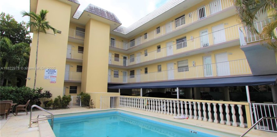 Studio in the Condo in Coral Gables, Florida  № 1788806