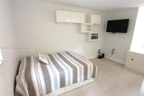 Condo in Coral Gables, Florida  № 1788806 - photo 10