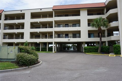Condo in Tierra Verde, Florida, 2 bedrooms  № 1846471 - photo 2