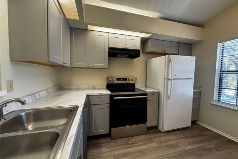 Duplex à vendre à Orlando, Floride: 2 chambres, 91.23 m2 № 2099207 - photo 4