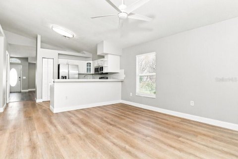 Villa ou maison à louer à New Port Richey, Floride: 3 chambres, 131.92 m2 № 2391120 - photo 15