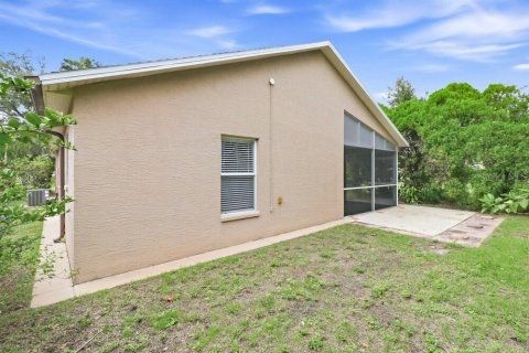 Villa ou maison à louer à New Port Richey, Floride: 3 chambres, 131.92 m2 № 2391120 - photo 2