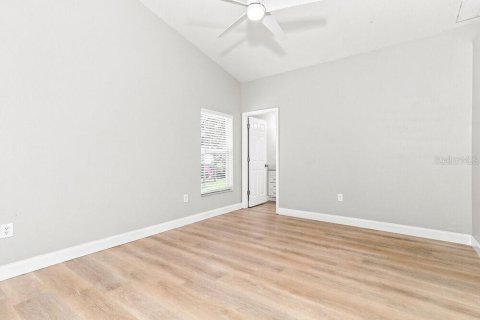 Villa ou maison à louer à New Port Richey, Floride: 3 chambres, 131.92 m2 № 2391120 - photo 9