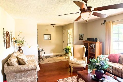 House in Deltona, Florida 3 bedrooms, 147.06 sq.m. № 1803217 - photo 4