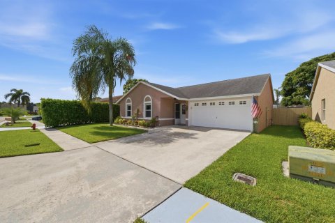 Casa en alquiler en Lake Worth, Florida, 3 dormitorios, 113.53 m2 № 2085698 - foto 3