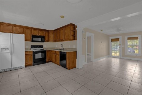 House in Orlando, Florida 3 bedrooms, 145.48 sq.m. № 2351500 - photo 14