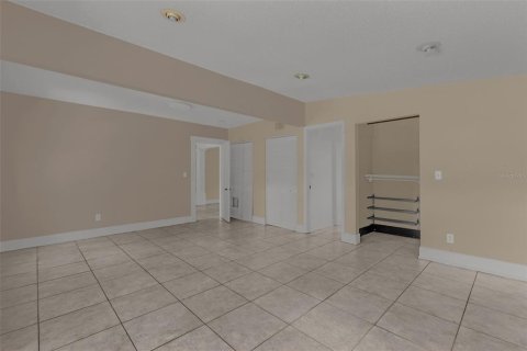 House in Orlando, Florida 3 bedrooms, 145.48 sq.m. № 2351500 - photo 8