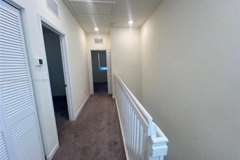 House in Hialeah, Florida 3 bedrooms, 131.18 sq.m. № 1964166 - photo 15