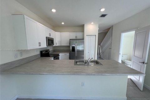 House in Hialeah, Florida 3 bedrooms, 131.18 sq.m. № 1964166 - photo 20