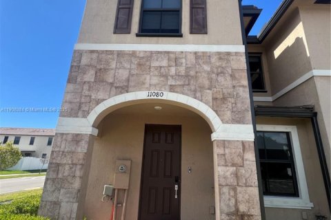 House in Hialeah, Florida 3 bedrooms, 131.18 sq.m. № 1964166 - photo 3