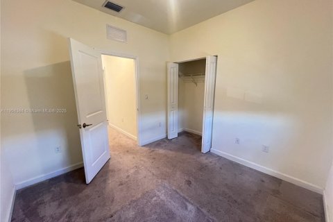 House in Hialeah, Florida 3 bedrooms, 131.18 sq.m. № 1964166 - photo 27