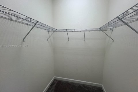 House in Hialeah, Florida 3 bedrooms, 131.18 sq.m. № 1964166 - photo 12