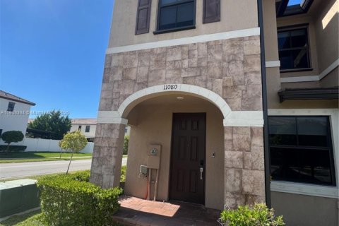 House in Hialeah, Florida 3 bedrooms, 131.18 sq.m. № 1964166 - photo 1