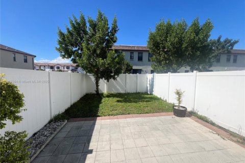 House in Hialeah, Florida 3 bedrooms, 131.18 sq.m. № 1964166 - photo 8