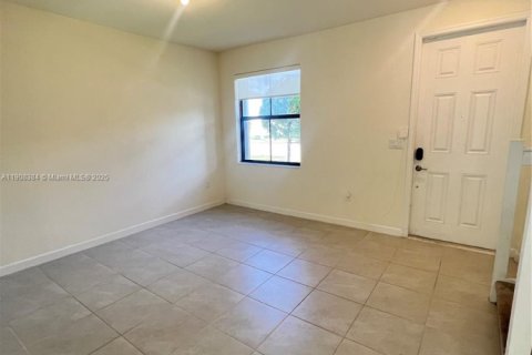 House in Hialeah, Florida 3 bedrooms, 131.18 sq.m. № 1964166 - photo 17