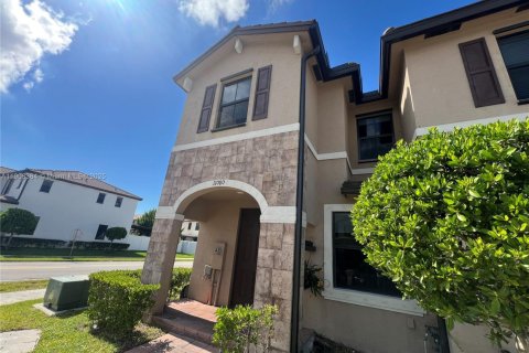 House in Hialeah, Florida 3 bedrooms, 131.18 sq.m. № 1964166 - photo 2