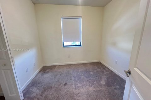 House in Hialeah, Florida 3 bedrooms, 131.18 sq.m. № 1964166 - photo 28