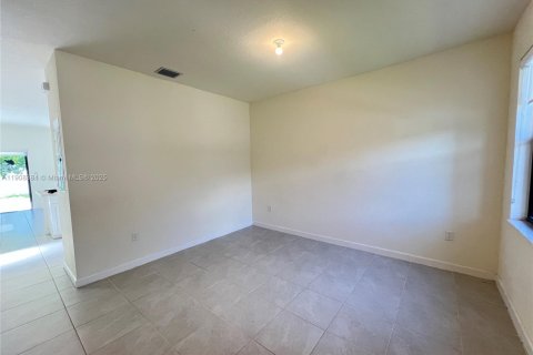 House in Hialeah, Florida 3 bedrooms, 131.18 sq.m. № 1964166 - photo 24