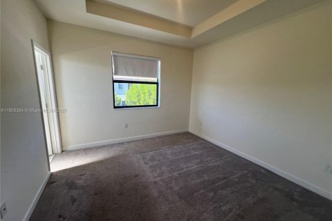 House in Hialeah, Florida 3 bedrooms, 131.18 sq.m. № 1964166 - photo 11