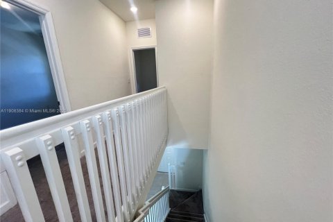 House in Hialeah, Florida 3 bedrooms, 131.18 sq.m. № 1964166 - photo 22