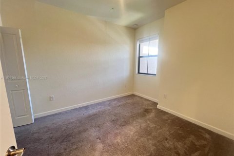 House in Hialeah, Florida 3 bedrooms, 131.18 sq.m. № 1964166 - photo 26