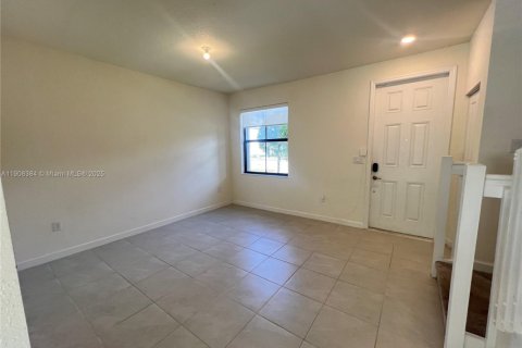 House in Hialeah, Florida 3 bedrooms, 131.18 sq.m. № 1964166 - photo 19