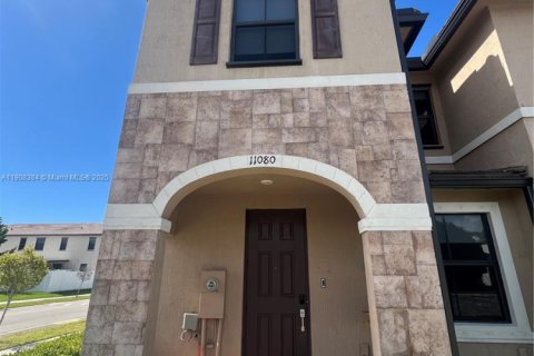 House in Hialeah, Florida 3 bedrooms, 131.18 sq.m. № 1964166 - photo 4