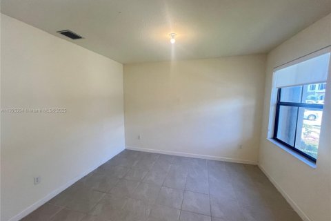 House in Hialeah, Florida 3 bedrooms, 131.18 sq.m. № 1964166 - photo 14