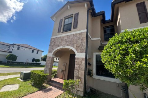 House in Hialeah, Florida 3 bedrooms, 131.18 sq.m. № 1964166 - photo 6