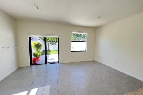 House in Hialeah, Florida 3 bedrooms, 131.18 sq.m. № 1964166 - photo 18