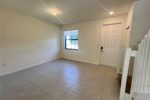 House in Hialeah, Florida 3 bedrooms, 131.18 sq.m. № 1964166 - photo 21