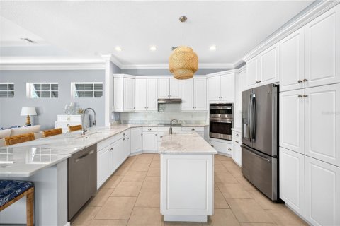 House in Vero Beach, Florida 3 bedrooms, 229.19 sq.m. № 2424327 - photo 11