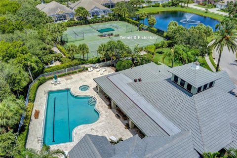 House in Vero Beach, Florida 3 bedrooms, 229.19 sq.m. № 2424327 - photo 24