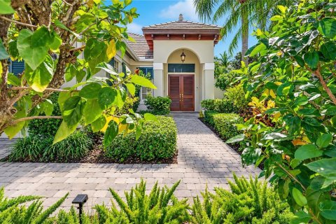 House in Vero Beach, Florida 3 bedrooms, 229.19 sq.m. № 2424327 - photo 2