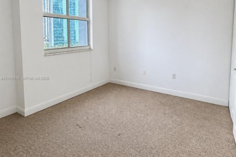 Condo in Miami, Florida, 2 bedrooms  № 2432539 - photo 10