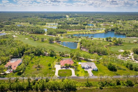 House in Jupiter, Florida 3 bedrooms, 267.37 sq.m. № 2248309