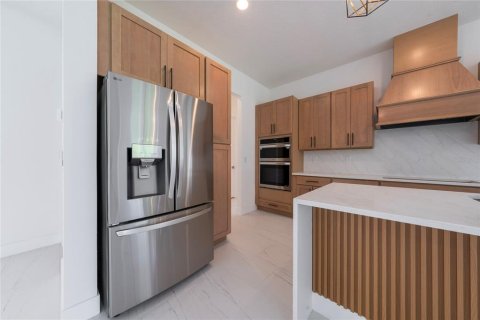 House in Orlando, Florida 5 bedrooms, 245.26 sq.m. № 2124253 - photo 5