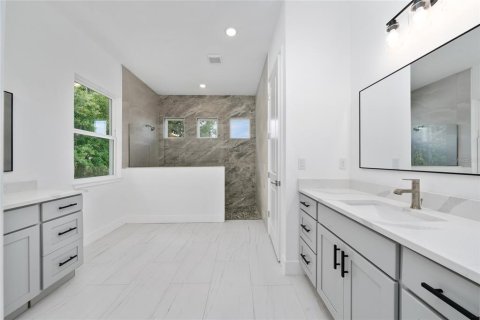 House in Orlando, Florida 5 bedrooms, 245.26 sq.m. № 2124253 - photo 20