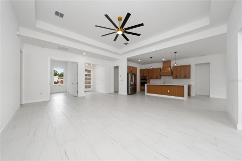 House in Orlando, Florida 5 bedrooms, 245.26 sq.m. № 2124253 - photo 7