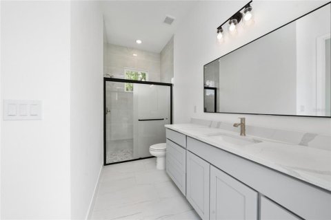 House in Orlando, Florida 5 bedrooms, 245.26 sq.m. № 2124253 - photo 15