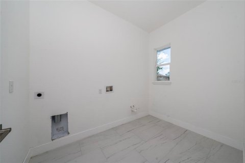 House in Orlando, Florida 5 bedrooms, 245.26 sq.m. № 2124253 - photo 9